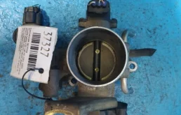 Дроссельная заслонка для Toyota RAV4 2002 года на фотографиях