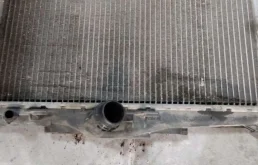 Радиатор охлаждения ДВС для BMW 3er 2005 года на фотографиях