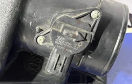 Корпус воздушного фильтра для Toyota RAV4 2017 года на фотографиях