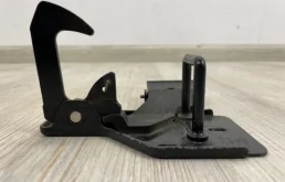 Крюк замка капота для Audi Q7 4L 2005-2015