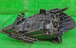 Фары для Nissan Tiida 2009 года на фотографиях