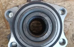 Ступица колеса задняя правая для Mitsubishi Pajero на фотографиях