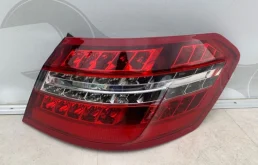 Фонарь внешний правый (НА КРЫЛЕ) для Mercedes-Benz E class W212 2009-2015