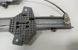 Стеклоподъемник передний правый для Hyundai Solaris 2015 года на фотографиях