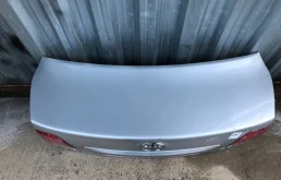 Крышка багажника для Toyota Avensis на фотографиях