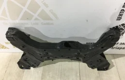 Подрамник двигателя для Hyundai Solaris 2014 года на фотографиях