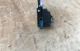 Замок передней левой двери для Nissan Note на фотографиях