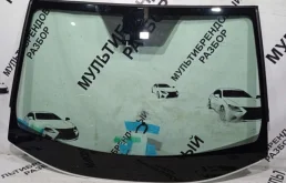 Лобовое (ветровое) стекло для Toyota RAV4 на фотографиях