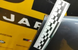 Капот для BMW 7er 2001 года на фотографиях