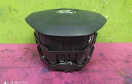 Подушка безопасности водителя для Skoda Rapid 2017 года на фотографиях