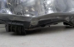 Фары для Toyota Corolla 2006 года на фотографиях