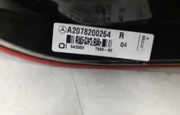 Фонарь внутренний правый для Mercedes-Benz E class на фотографиях