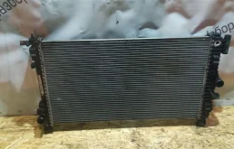 Радиатор охлаждения ДВС для Opel Insignia на фотографиях