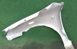 Крылья для Toyota Corolla 2003 года на фотографиях