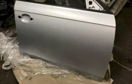 Дверь передняя правая для Audi A4 2015 года на фотографиях