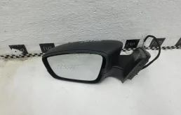 Стекла и зеркала для Skoda Rapid 2018 года на фотографиях