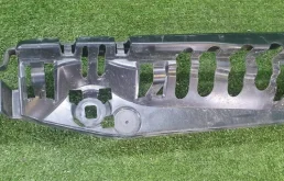 Кронштейн заднего бампера правый для BMW 5er 2019 года на фотографиях