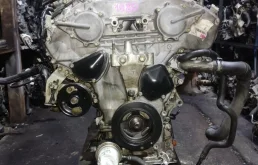 Двигатель без навесного для Nissan Pathfinder 2003 года на фотографиях