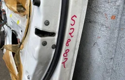 Дверь передняя правая для Toyota Corolla 2001 года на фотографиях