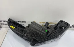 Фара ксенон левая для Hyundai Solaris 2017 года на фотографиях