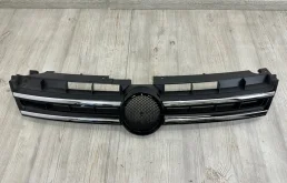 Решетка радиатора без значка VW Touareg NF 2010-2014 7P