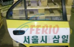 Двери для Hyundai Accent 2003 года на фотографиях