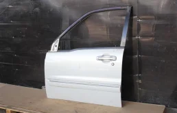 Дверь передняя левая для Suzuki Grand Vitara 2001 года на фотографиях