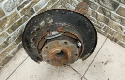 Кулак задний левый для Audi Q7 на фотографиях