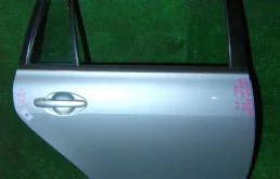 Дверь задняя правая для Toyota Corolla 2013 года на фотографиях