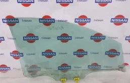 Стекло двери переднее левое для Nissan Note 2013 года на фотографиях