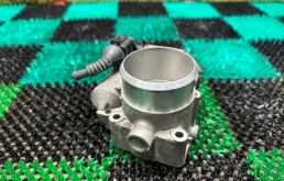 Дроссельная заслонка для Audi A4 2001 года на фотографиях