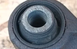 Кулак задний левый для Mitsubishi Pajero на фотографиях