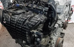 Двигатель для Nissan X-Trail 2003 года на фотографиях