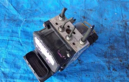 Блок ABS для Toyota Avensis на фотографиях