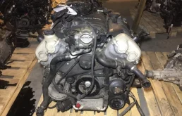 Двигатель без навесного для Porsche Cayenne 2014 года на фотографиях