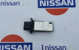 Датчик массового расхода воздуха для Nissan X-Trail на фотографиях