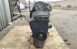 Двигатель без навесного для Volkswagen Polo 2003 года на фотографиях