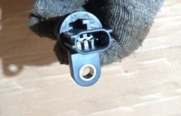 Датчик положения коленвала для Nissan X-Trail на фотографиях