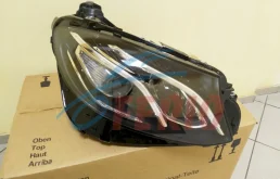 Фара правая для Mercedes-Benz E class на фотографиях