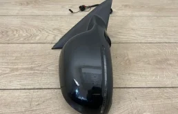 Стекла и зеркала для Audi Q3 2014 года на фотографиях