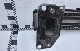 Усилитель бампера передний верхний для Hyundai i40 2012 года на фотографиях