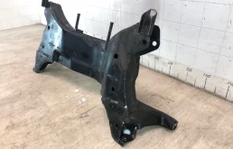 Подрамник двигателя для Mitsubishi Outlander 2008 года на фотографиях