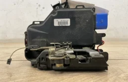 Замок двери VW Touareg 2003-2010 7L