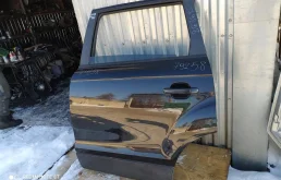 Уплотнитель передней правой двери для Audi Q7 2008 года на фотографиях