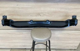 Усилитель бампера передний нижний для Mitsubishi Pajero Sport 2008 года на фотографиях