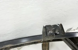 Усилитель заднего бампера для Hyundai Solaris 2014 года на фотографиях