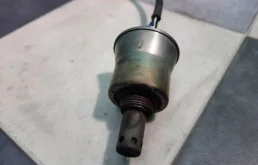 Лямбда-зонд (верхний) для Toyota RAV4 на фотографиях