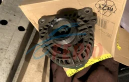 Генератор для Volkswagen Golf 2002 года на фотографиях