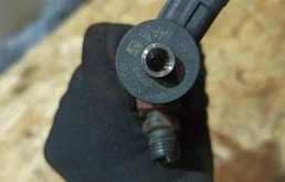 Форсунка топливная для Opel Insignia 2014 года на фотографиях