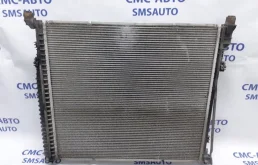 Радиатор охлаждения ДВС для Mercedes-Benz GL class 2015 года на фотографиях